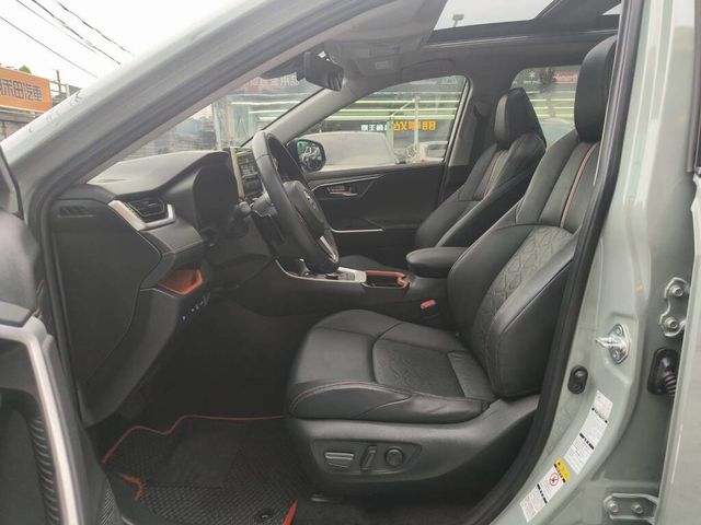 TOYOTA豐田 RAV4  第13張相片