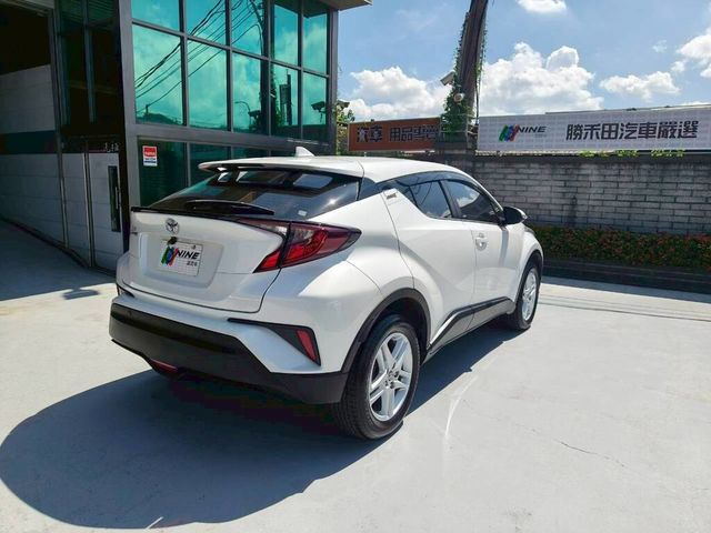 TOYOTA豐田 C-HR  第2張相片
