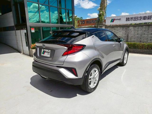 TOYOTA豐田 C-HR  第2張相片