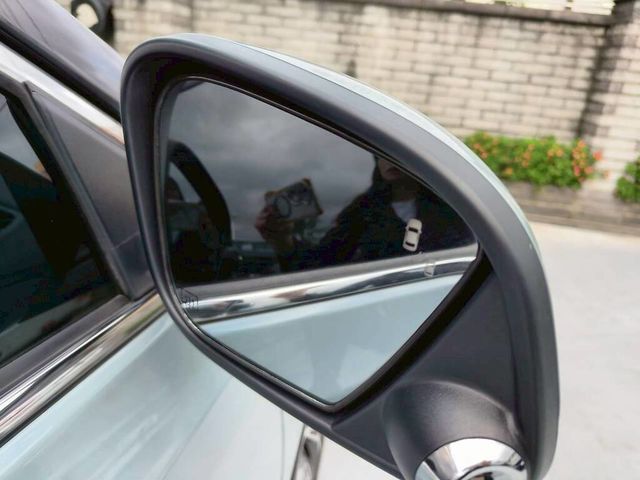 LUXGEN納智捷 URX  第17張相片