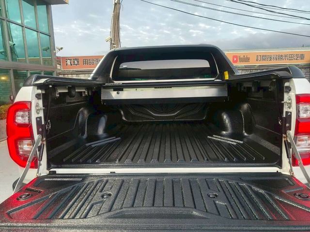 TOYOTA豐田 HILUX  第7張相片