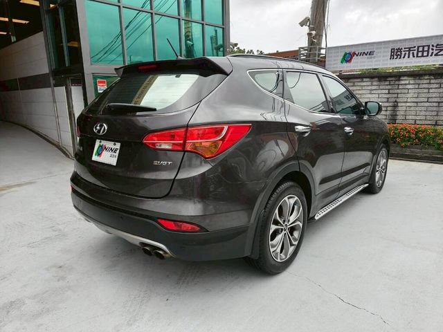 HYUNDAI現代 SANTA FE  第2張相片