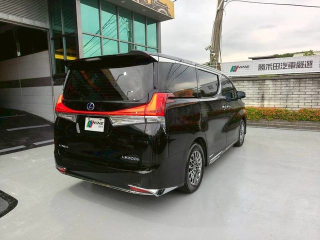 LEXUS凌志 LM300H  第2張相片