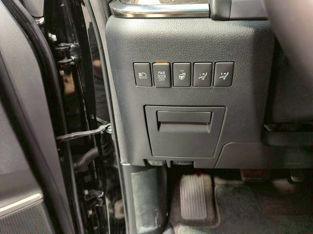 LEXUS凌志 LM300H  第7張相片