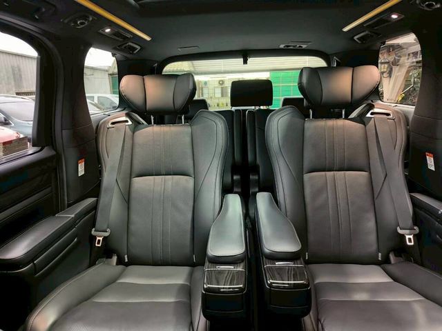 LEXUS凌志 LM300H  第8張相片