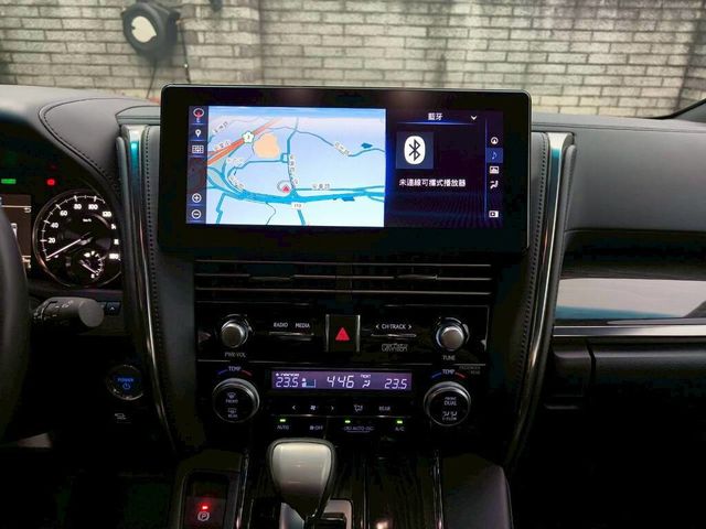 LEXUS凌志 LM300H  第10張相片