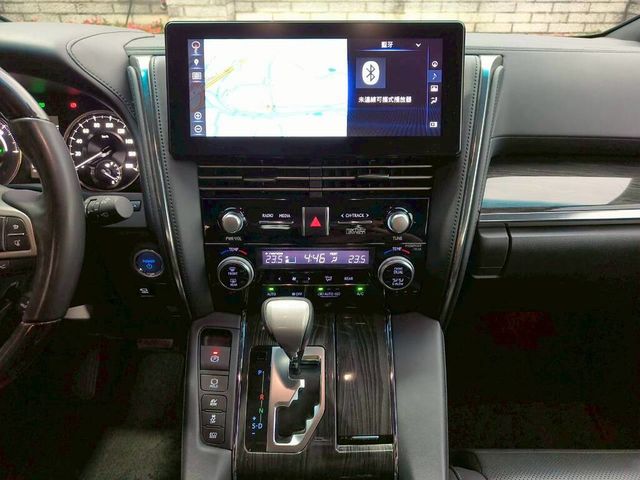 LEXUS凌志 LM300H  第11張相片