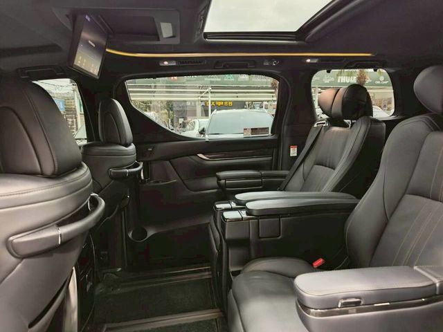 LEXUS凌志 LM300H  第13張相片