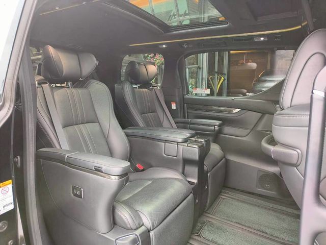 LEXUS凌志 LM300H  第14張相片