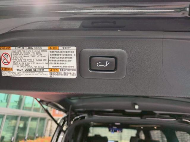 LEXUS凌志 LM300H  第17張相片