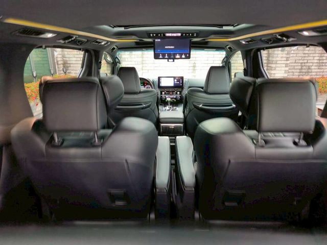 LEXUS凌志 LM300H  第18張相片