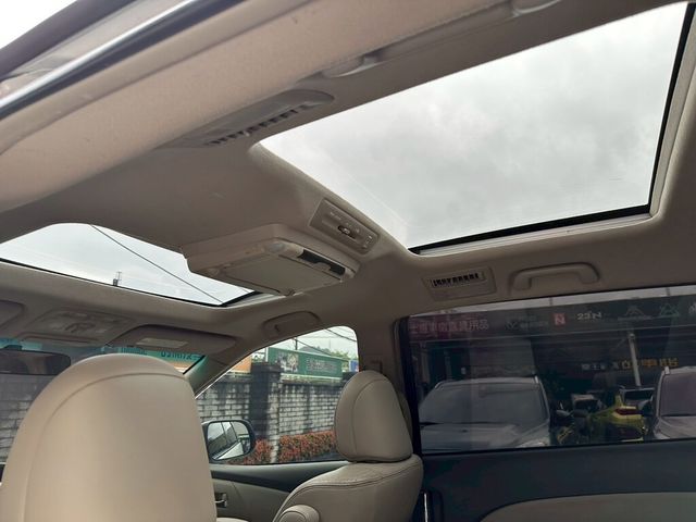 TOYOTA豐田 PREVIA  第10張相片