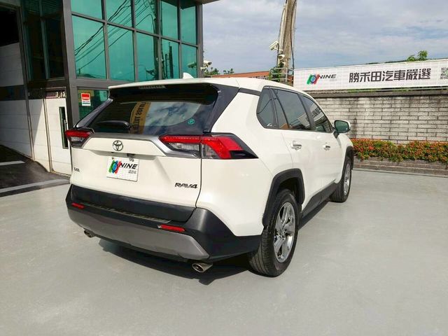 TOYOTA豐田 RAV4  第2張相片