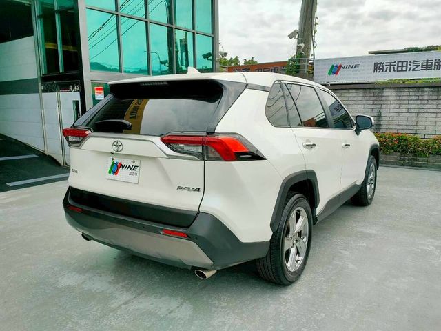 TOYOTA豐田 RAV4  第2張相片
