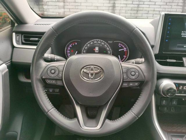 TOYOTA豐田 RAV4  第9張相片