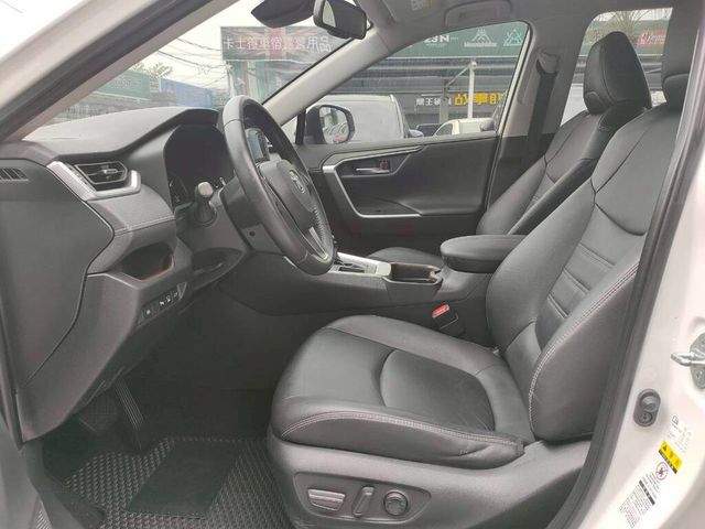 TOYOTA豐田 RAV4  第12張相片