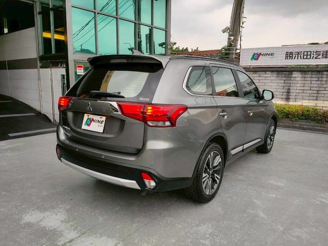 MITSUBISHI三菱 OUTLANDER  第2張相片
