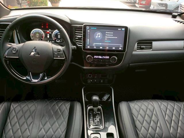 MITSUBISHI三菱 OUTLANDER  第5張相片