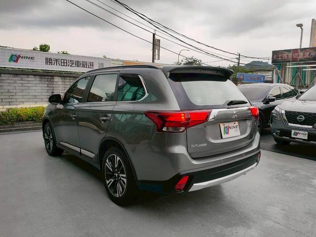 MITSUBISHI三菱 OUTLANDER  第18張相片