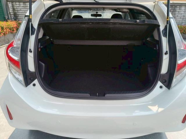 TOYOTA豐田 PRIUS C  第13張相片