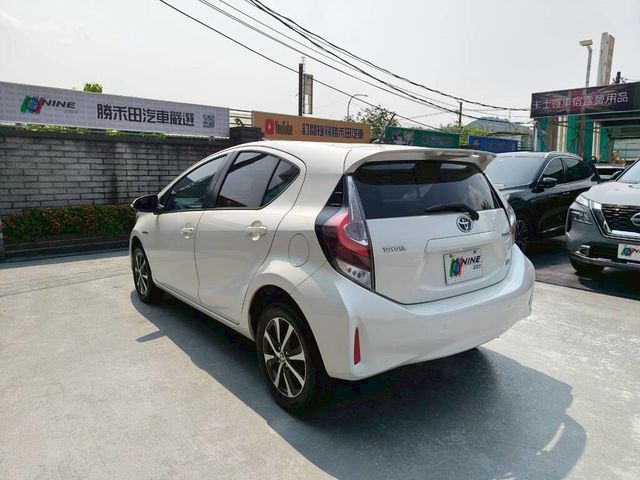 TOYOTA豐田 PRIUS C  第15張相片