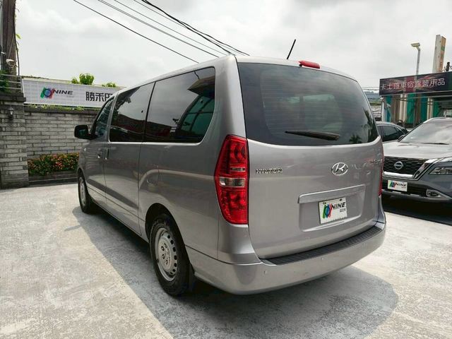 HYUNDAI現代 STAREX  第16張相片