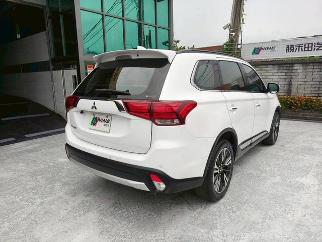 MITSUBISHI三菱 OUTLANDER  第2張相片