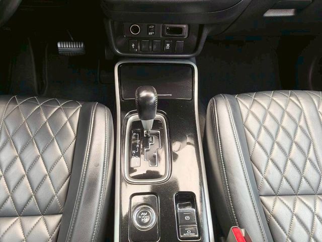 MITSUBISHI三菱 OUTLANDER  第8張相片