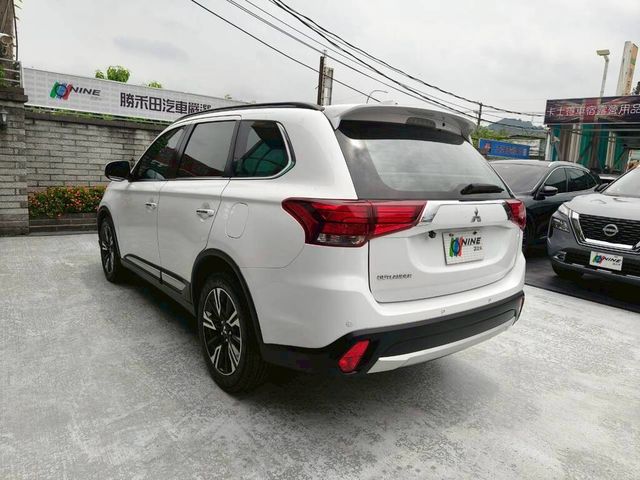 MITSUBISHI三菱 OUTLANDER  第14張相片