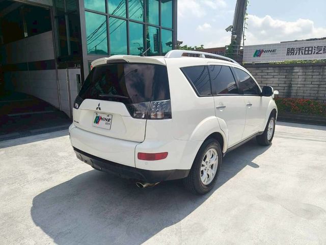MITSUBISHI三菱 OUTLANDER  第2張相片
