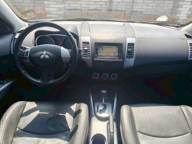 MITSUBISHI三菱 OUTLANDER  第5張相片