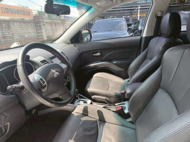 MITSUBISHI三菱 OUTLANDER  第7張相片