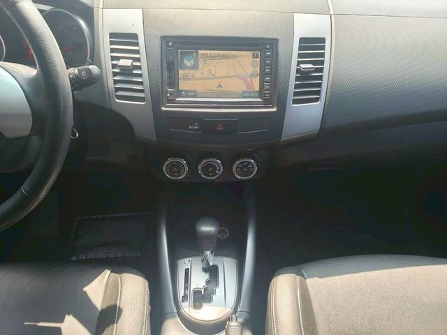 MITSUBISHI三菱 OUTLANDER  第8張相片