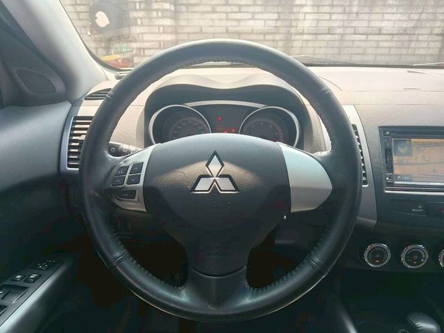 MITSUBISHI三菱 OUTLANDER  第10張相片