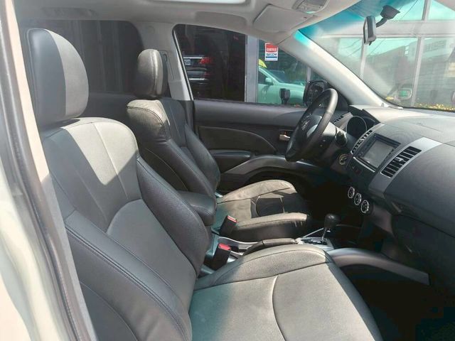 MITSUBISHI三菱 OUTLANDER  第11張相片