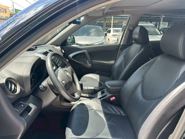 TOYOTA豐田 RAV4  第7張相片