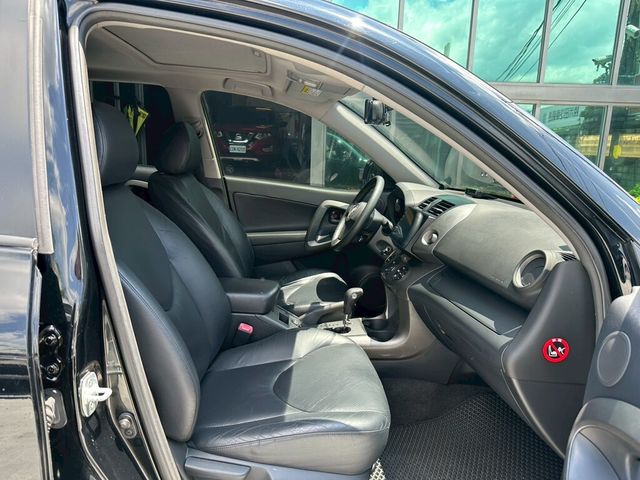 TOYOTA豐田 RAV4  第16張相片
