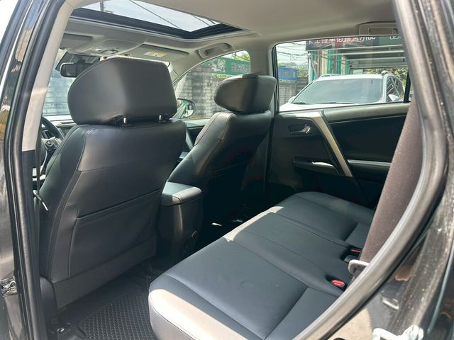 TOYOTA豐田 RAV4  第18張相片