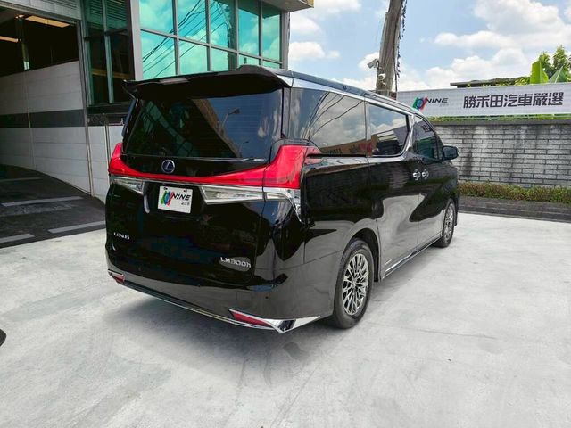 LEXUS凌志 LM300H  第2張相片