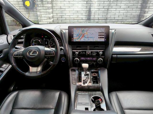 LEXUS凌志 LM300H  第5張相片