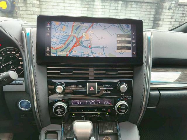 LEXUS凌志 LM300H  第9張相片
