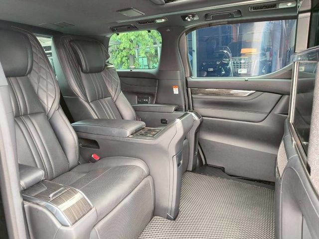 LEXUS凌志 LM300H  第10張相片