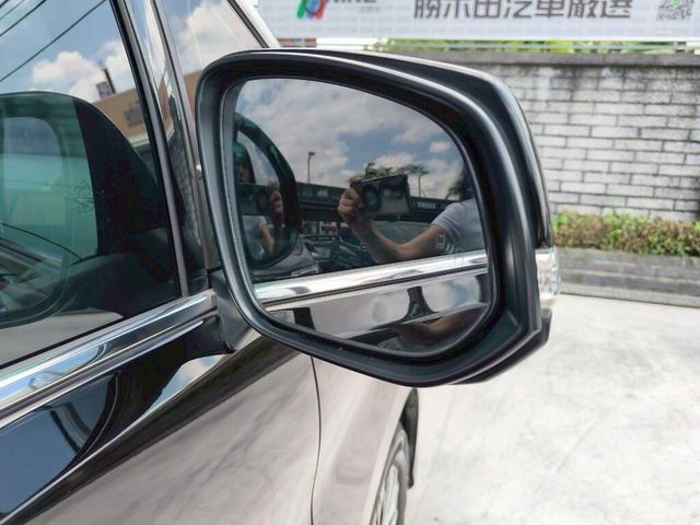 LEXUS凌志 LM300H  第16張相片