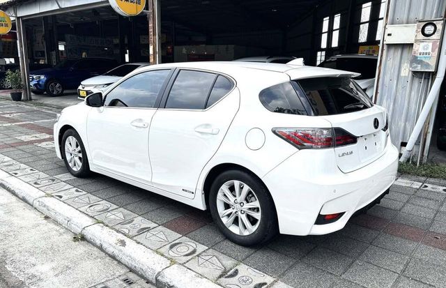 LEXUS凌志 CT200H  第3張相片