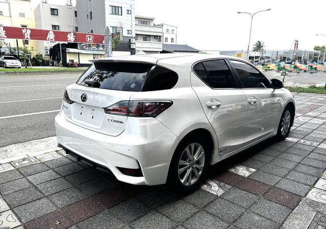 LEXUS凌志 CT200H  第5張相片