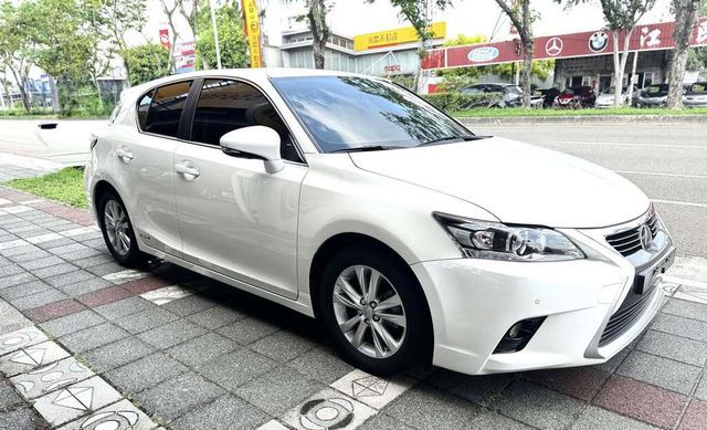 LEXUS凌志 CT200H  第6張相片
