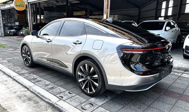 TOYOTA豐田 CROWN  第3張相片