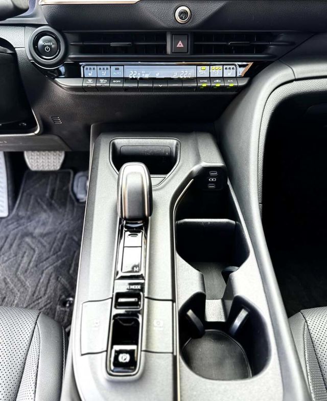 TOYOTA豐田 CROWN  第12張相片