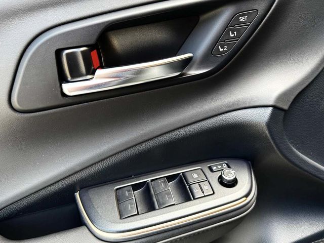 TOYOTA豐田 CROWN  第15張相片