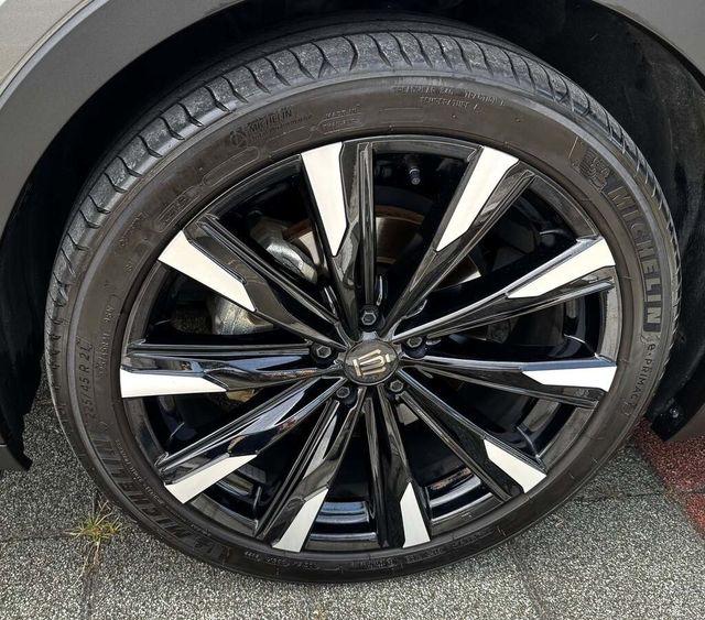 TOYOTA豐田 CROWN  第17張相片